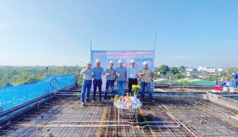 HATIENCONS CẤT NÓC CÔNG TRÌNH VIETTEL TÂN PHƯỚC - DẤU MỐC QUAN TRỌNG KHẲNG ĐỊNH  NĂNG LỰC THI CÔNG - TỔNG THẦU HATIENCONS